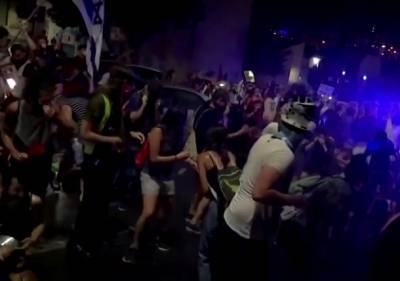 Кнессет ночью проголосовал поправку о запрете демонстраций во время строгого карантина