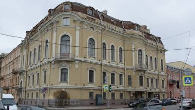 Петербург решился на продажу особняка Серебряковой