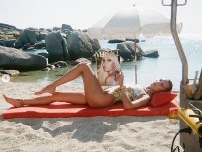Супермодель Белла Хадид соблазнительно отдыхала на пляже