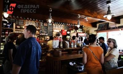 Российским заведениям общепита запретят включать чаевые в чек