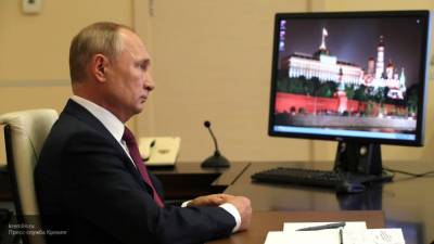 Путин распорядился запретить вывоз необработанного леса из России