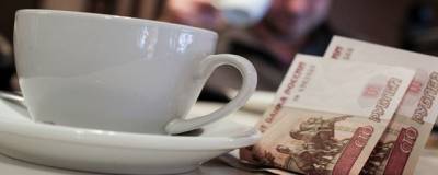 В России с 2021 года запретят включать чаевые в чек