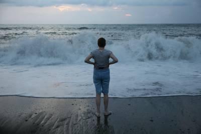 Трехметровые волны прогнозируют в Каспийском море из-за сильного ветра