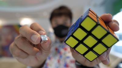 Самый маленький кубик Рубика в мире создали в Японии.