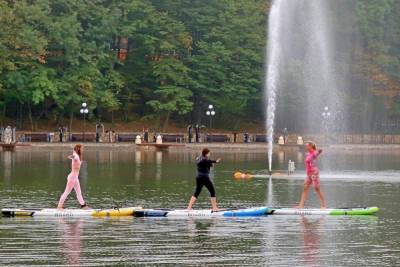 Курортное озеро в Железноводске стало центральной площадкой КМВ для занятий SUP-йогой