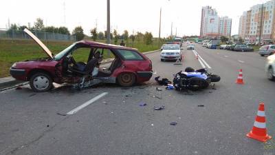 В Гродно водителя легковушки зажало в салоне после столкновения с мотоциклом