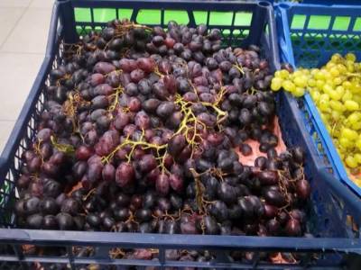 В столичных супермаркетах подешевели несколько сортов винограда и яблоки: обзор цен