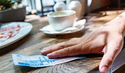 Российским ресторанам и кафе запретили включать чаевые в стоимость заказа
