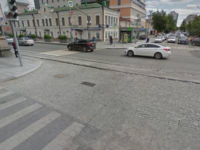 В администрации Екатеринбурга объяснили асфальтирование брусчатки в центре города