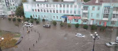 На Крым обрушились ливни, города уходят под воду: "Проблема с водой решилась"