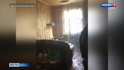 Дождь бывает не только с неба: в Перми сняли видео в аварийном доме