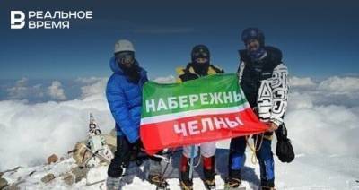 Челнинский предприниматель водрузил татарстанский флаг на вершине Эльбруса