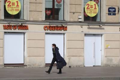 Невский проспект массово покидают кафе и магазины