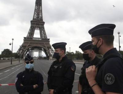 Грохот от военного истребителя вызвал панику у парижан