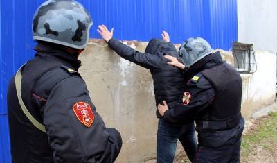 Полицейские в центре Москвы отобрали деньги у подростка