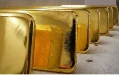 Золото может показать сильнейшее за 4 года месячное снижение на фоне укрепления доллара