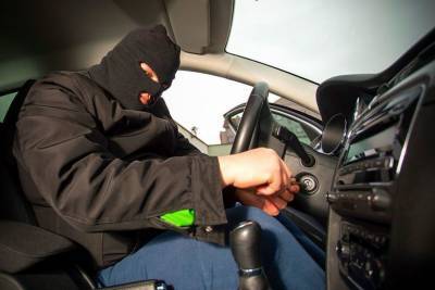 Пьяный житель Тверской области избил водителя и уехал на его машине
