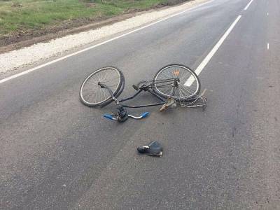 Под Смоленском водитель легковушки сбил велосипедиста