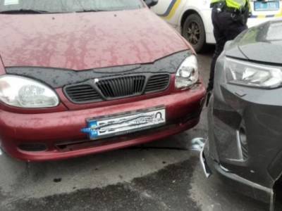 В Николаеве на шоссе столкнулись Toyota и Daewoo Lanos