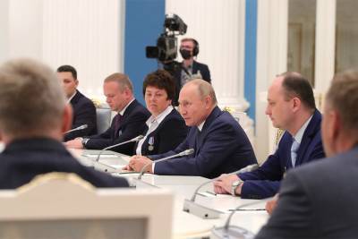 «Проект»: на встречу с Путиным пускают только после двухнедельной изоляции