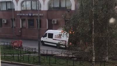 В Приморском районе Петербурга загорелся автомобиль ГУП "ТЭК"