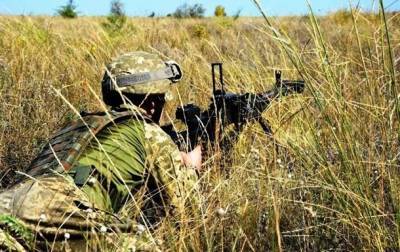 На Донбассе впервые за три недели при обстреле ранен военный