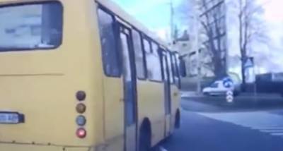 Маршрутка с пассажирами попала в ДТП в Киеве, есть пострадавшие: фото с места аварии