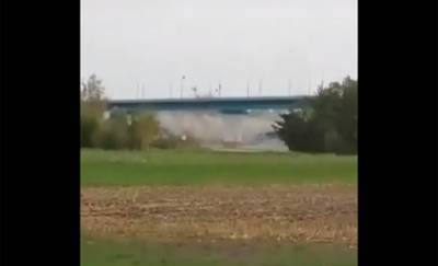 В Гомельском районе взорвали аварийный мост — видео