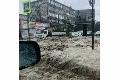 Страшный ливень затопил Новороссийск, в городе включили сирены
