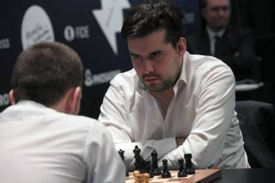 Гроссмейстер Непомнящий опустился с четвертого на пятое место в FIDE