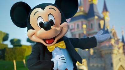 Walt Disney сокращает 28 000 сотрудников своих в тематических парках