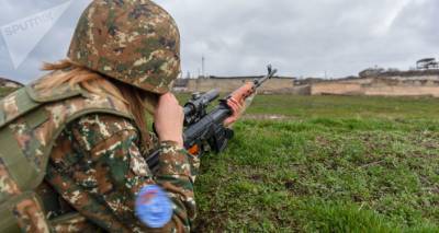 "В военкомате не приняли, пришла сюда!" Как в Армении собирается женский батальон