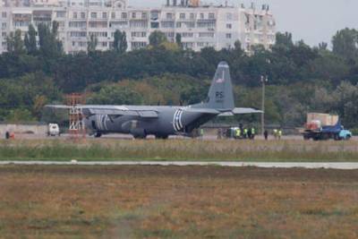В Одессе приземлился военный самолет США с отказавшим двигателем