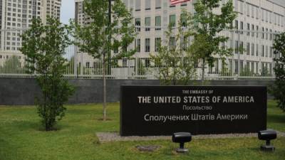 Сотруднице американского посольства в Киеве проломили голову