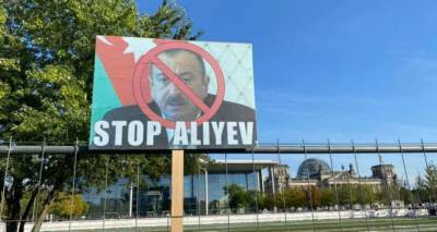 Скажите "стоп" Алиеву и Эрдогану: у резиденции Меркель прошла акция в поддержку Карабаха