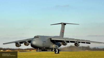 Военный самолет США экстренно сел в Одессе