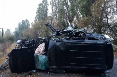 В Винницкой области водитель Land Cruiser не справился с управлением и врезался в дерево: пострадали дети