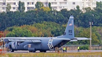 В Одессе совершил аварийную посадку американский военный самолет, - СМИ