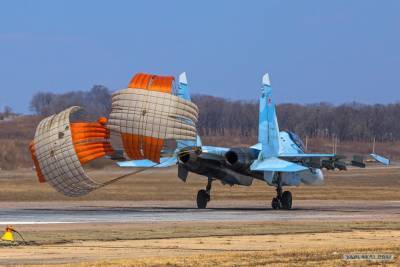 Киеву придется пойти на «зраду»: Для Су-27 придется закупать российские тормозные парашюты