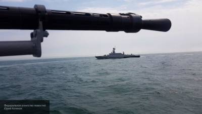 Адмирал Березовский встретил корабли ВМФ РФ во Владивостоке после похода
