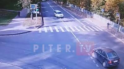 В аварии на перекрестке Павловского шоссе и Саперной улицы пострадали трое