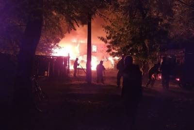 В Каменске сгорел частный двухэтажный дом