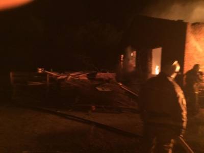Пожар охватил склад на площади 1,6 тыс "квадратов" в Ростовской области