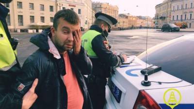 Пьяный водитель, "знакомый" с Бегловым, угрожал инспекторам ДПС при задержании