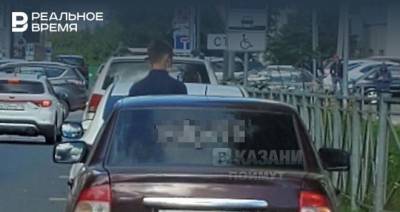 В Казани автомобилист закрыл номер надписью «Законопослушный гражданин»