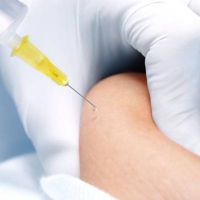 Введение вакцины от covid-19 проводится в два этапа с промежутком в три недели