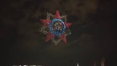 В небо над Петербургом в честь 75-летия Победы поднялись 2 тысячи дронов