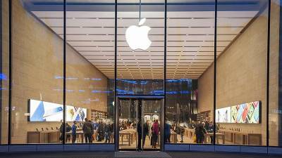 Apple потеряла за день рекордные в США $180 млрд стоимости