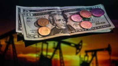 Мировые цены на нефть снижаются в ходе торгов 4 сентября