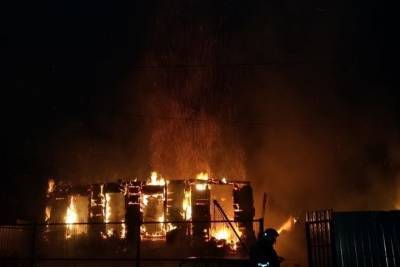 В Астрахани снова загорелись жилые дома